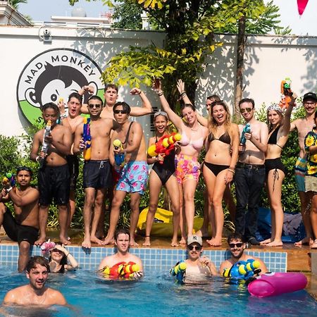 Mad Monkey Hostel Сием Реап Екстериор снимка